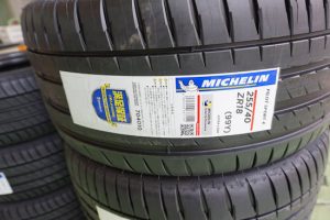 302d-REAR TIRE DSC05336